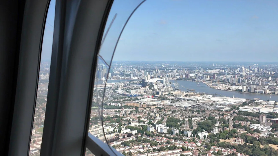 Goodyearov 'veliki plavi' dirigibl zavladao nebom Londona — šta otkriva praznina u pravilima?