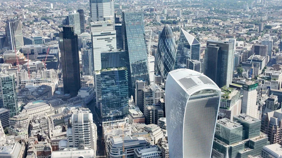 Goodyearov 'veliki plavi' dirigibl zavladao nebom Londona — šta otkriva praznina u pravilima?
