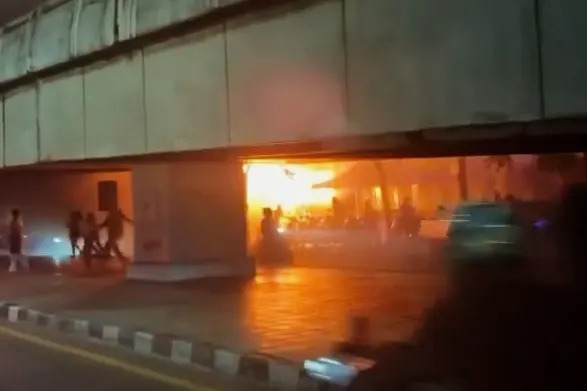 Broj žrtava požara u baru u Bangkoku porastao na 32 — porodice traže odštetu