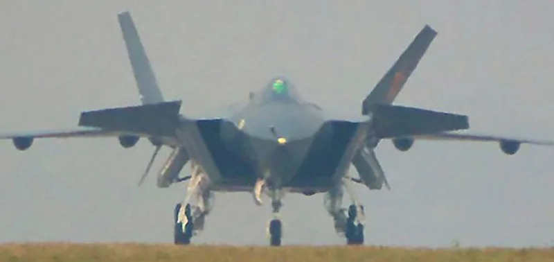 Koliko J-20 „Mighty Dragon“ lovaca Kina zaista ima — i zašto to znači promenu ravnoteže snaga