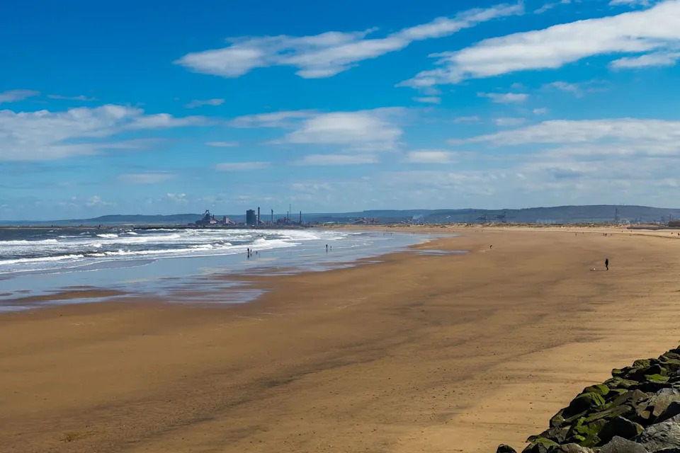 „Biću brzo nazad“: Otac i deda poginuli pokušavajući da spasu decu na plaži Seaton Carew