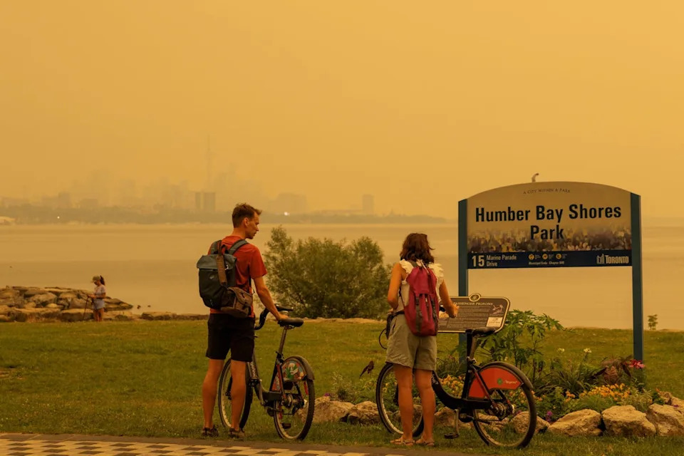 Zašto je nebo narandžasto? Kako kanadski požari i klimatske promene menjaju vazduh u SAD i Kanadi