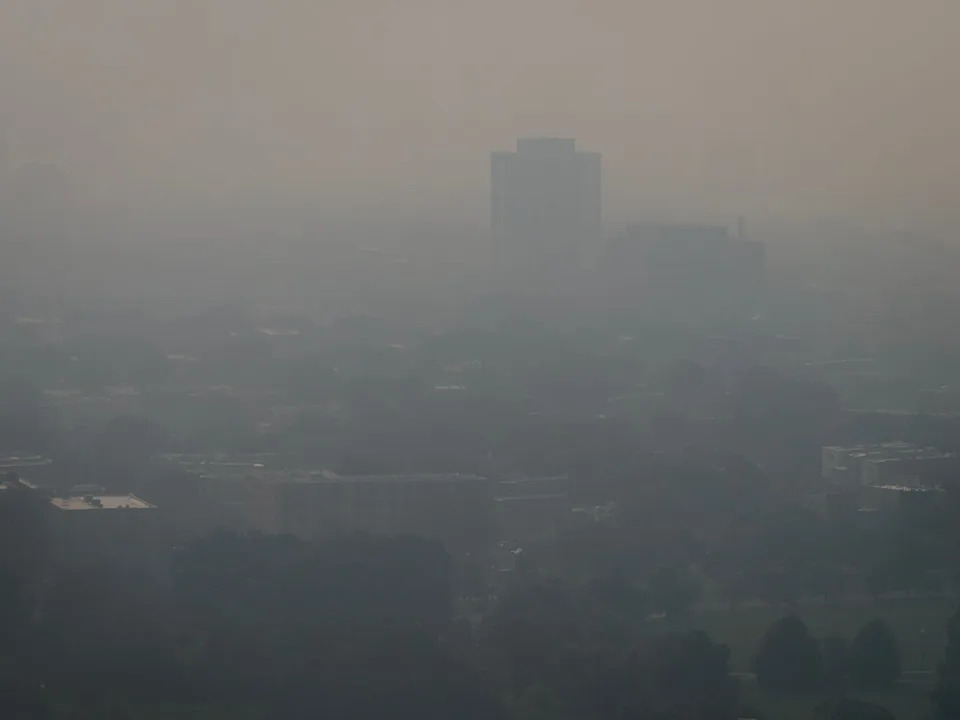Zašto je nebo narandžasto? Kako kanadski požari i klimatske promene menjaju vazduh u SAD i Kanadi