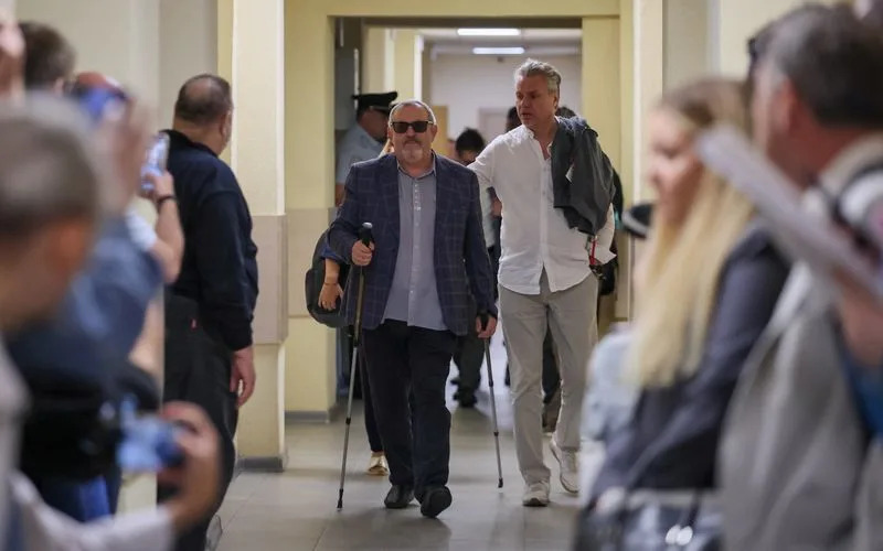 Rusija Pojačava Pritisak Na Kritičare Pred Izbore: Bloger Ilya Remeslo Pritvoren, Političar Nadeždin Kažnjen
