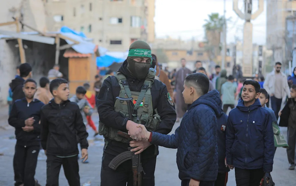 Hamas Krijumčari Kroz Konvoje Pomoći i Zastrašuje Civile u Kampu Jabalia