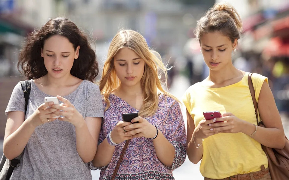 Gojaznost Oduzima Radna Mesta U Britaniji — Pametni Telefoni Pojačavaju Krizu