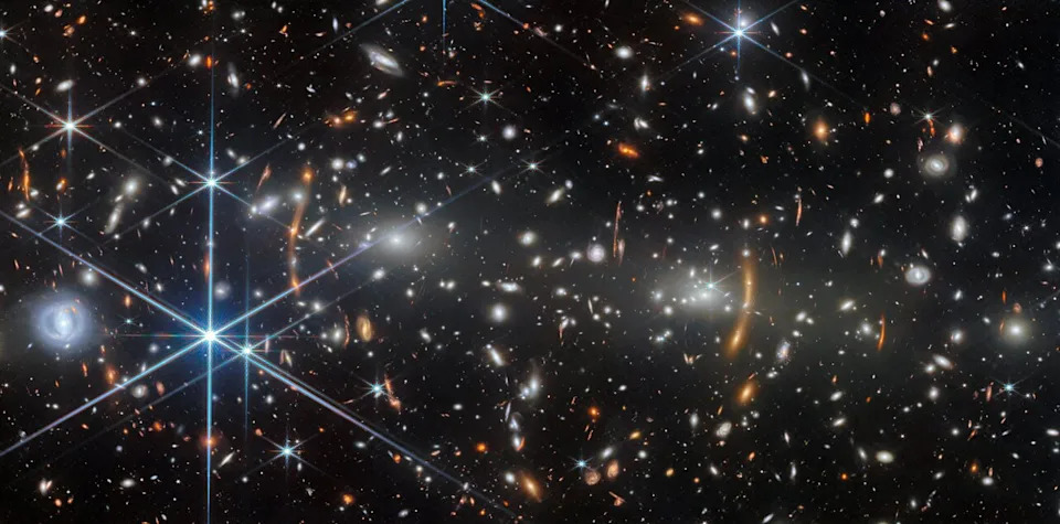 JWST Otkiva Drevne Galaksije Kroz Ajnštajnovo 