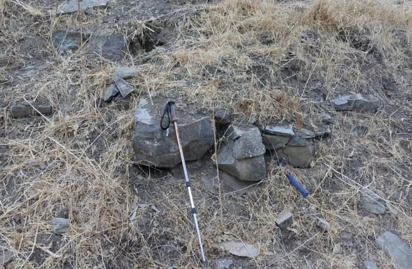 Kako su hominini u Galileji precizno birali bazalt za velike sečne alate