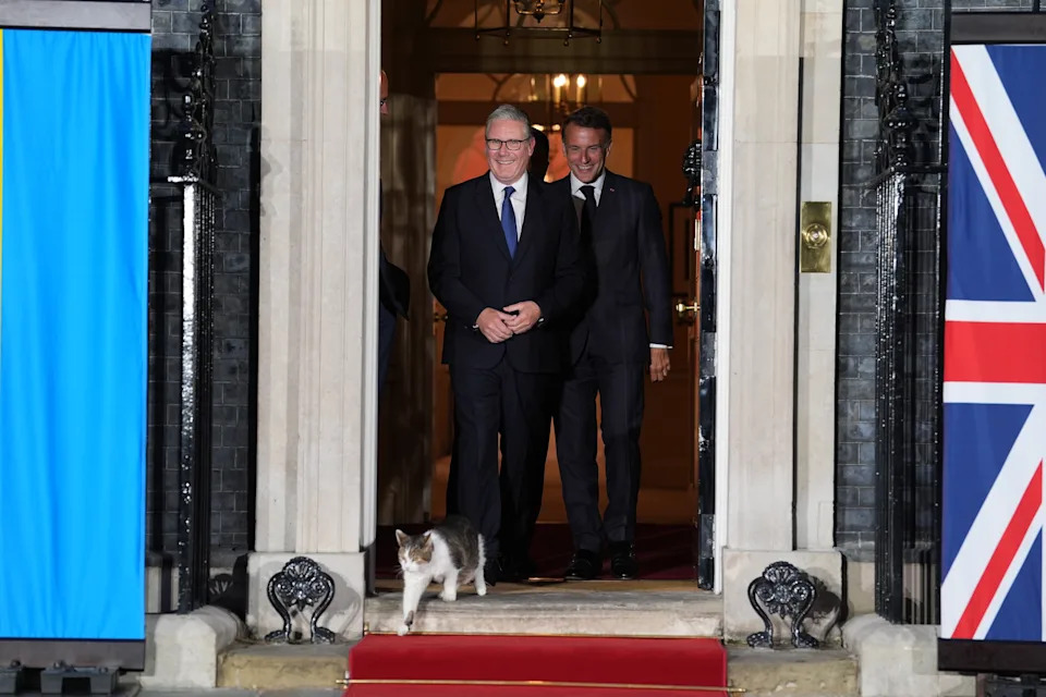 Larry, Mačak 10 Downing Streeta, Dočekuje Andyja Burnhama — 15 Godina 'Chief Mouser' U Fotografijama
