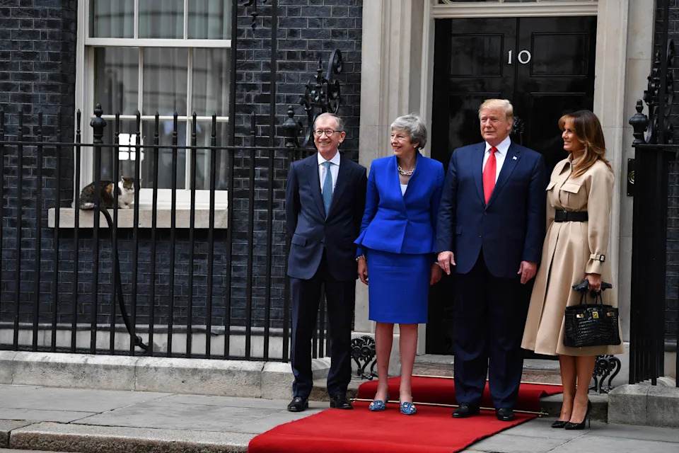 Larry, Mačak 10 Downing Streeta, Dočekuje Andyja Burnhama — 15 Godina 'Chief Mouser' U Fotografijama