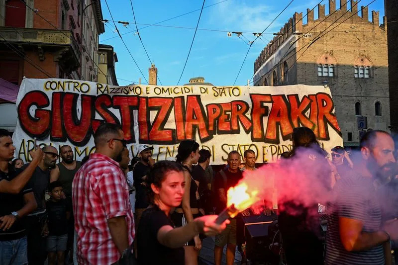 Sukobi u Bolonji posle smrti Abderrahima Fakira tokom privođenja — protesti i istraga