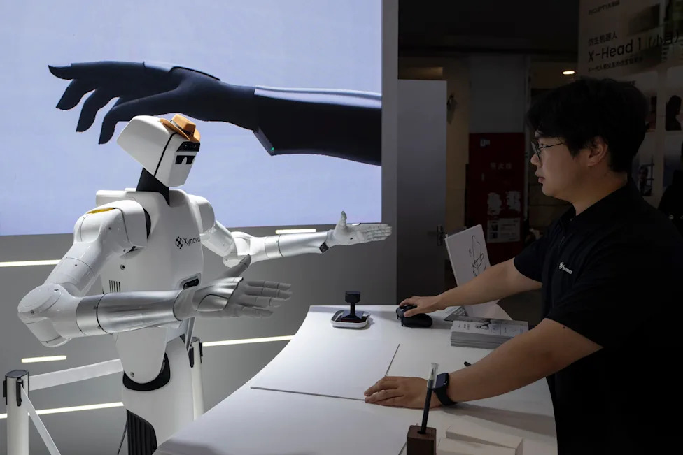Šangaj: Kina Prikazala Stotine AI i Robotskih Inovacija u Rivalstvu sa SAD