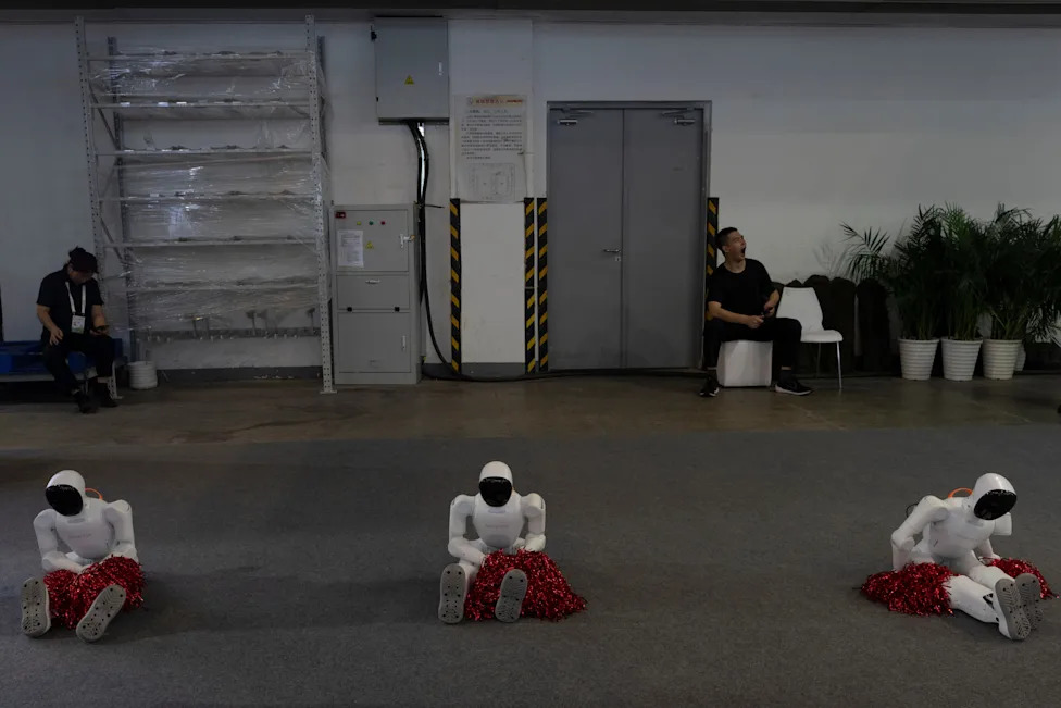 Šangaj: Kina Prikazala Stotine AI i Robotskih Inovacija u Rivalstvu sa SAD