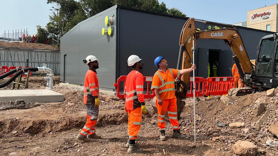 Može li Bristol Airport Postići Neto Nula Dok Planira 15.000 Dodatnih Letova?