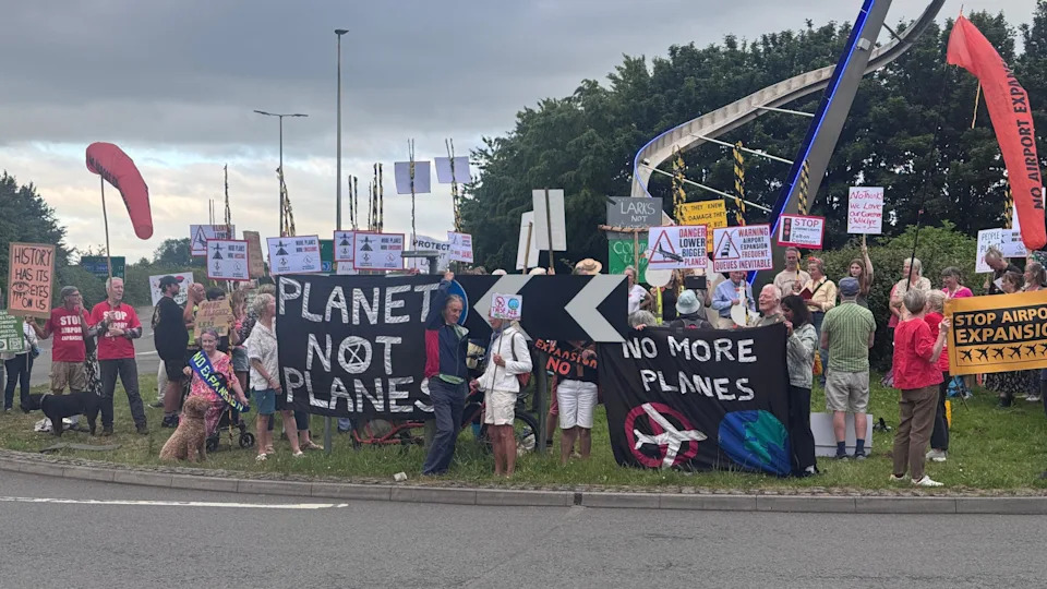 Može li Bristol Airport Postići Neto Nula Dok Planira 15.000 Dodatnih Letova?
