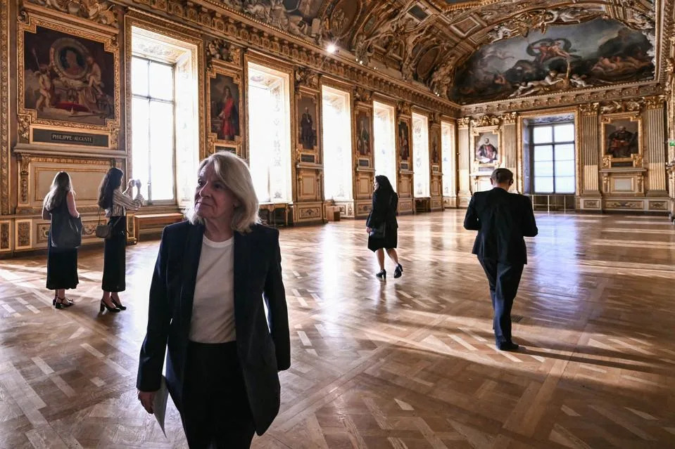 Luvr Ponovo Otvorio Galeriju Apolon Nakon Devet Meseci — Nakit Premešten U Sigurni Trezor