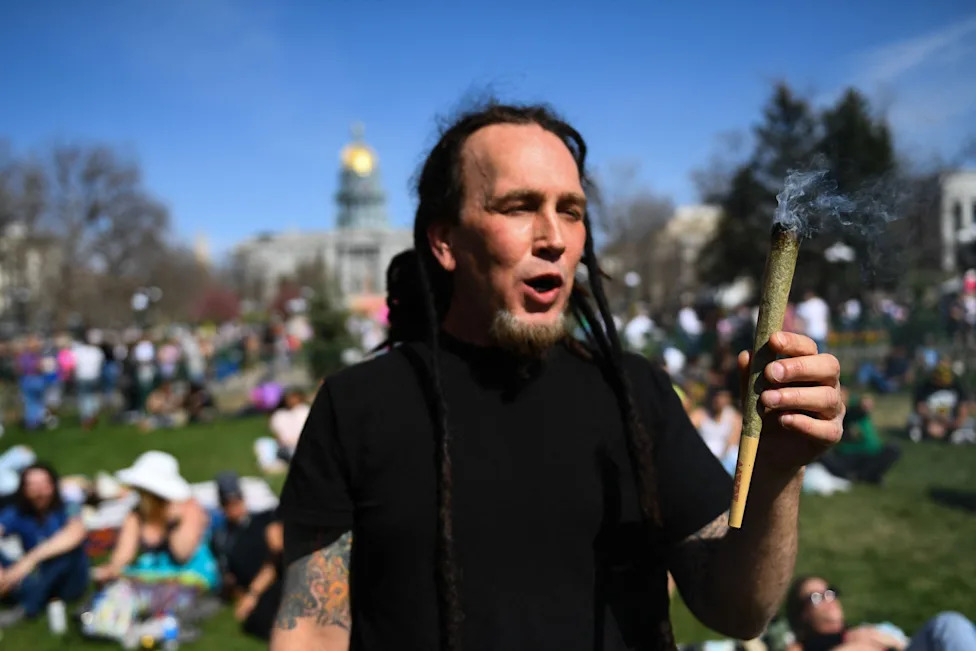 Senate Democrats Reintroduce Bill to Legalize Cannabis Nationwide — Fetterman Among Sponsors