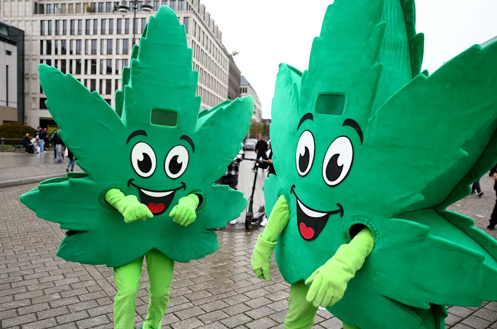 Senate Democrats Reintroduce Bill to Legalize Cannabis Nationwide — Fetterman Among Sponsors