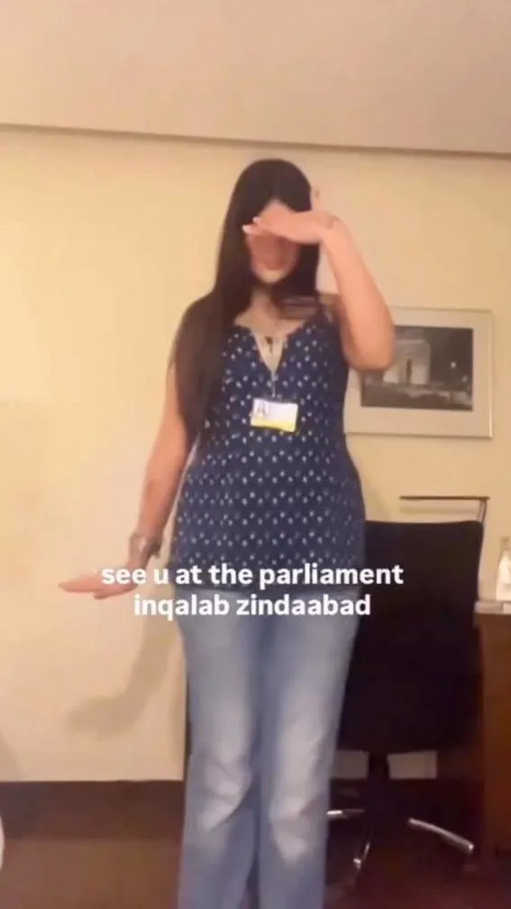 Delhijski protest: suzavac, palice i viralni 'fit check' — kako su mladi pretvorili nasilje u humor