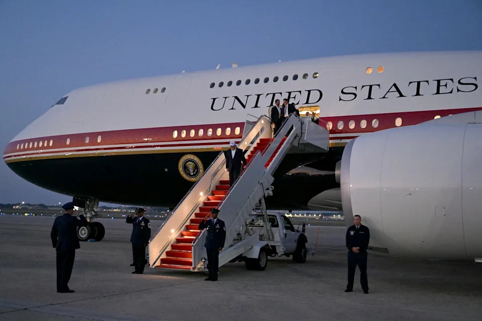 Video Shows Trump’s Oval Office Filled With Model Jets — Including Qatar’s Donated Air Force One