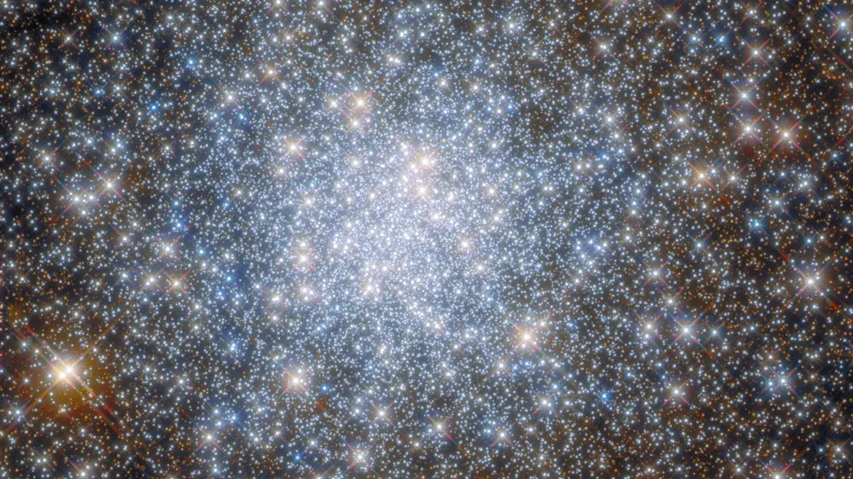 Mogu li „male crvene tačke“ JWST‑a biti rani globularni klasteri?