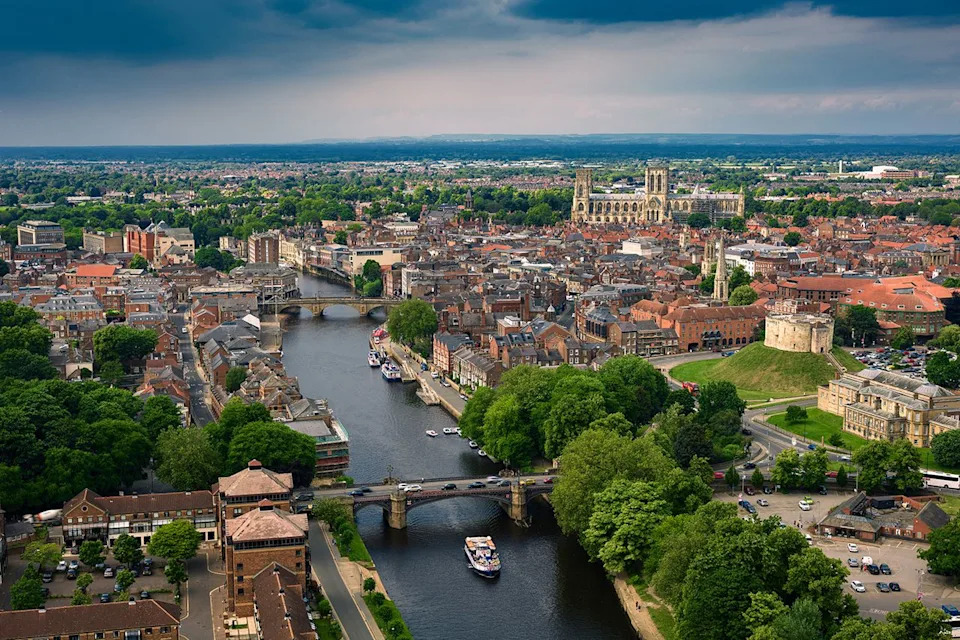 19-Year-Old University Student Called For Help For 20 Minutes Before Drowning In York's River Ouse — Family Demands Answers