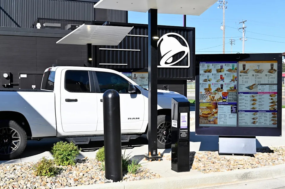 Inside Taco Bell’s Rush To Contain Lettuce-Linked Cyclosporiasis Outbreak And Protect The Brand