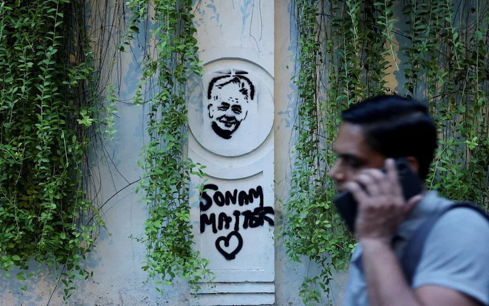 Indian Activist Sonam Wangchuk Ends 26-Day Hunger Strike Amid Nationwide 'Cockroach' Protests