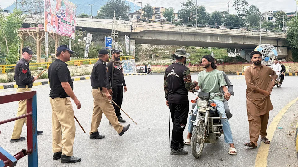 Deadly Clashes Ahead Of Kashmir Vote: Protests, A Banned Alliance And A 40-Day Blackout