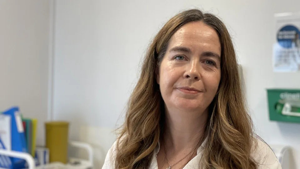 Prvi u svetu: Britanac Ed Hunt primio eksperimentalnu vakcinu protiv Ebole razvijenu u Oksfordu