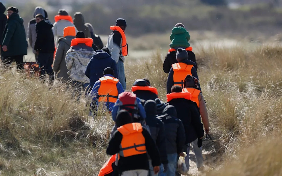 Iranske službe navodno švercuju operativce maskirane kao migranti preko Lamanša