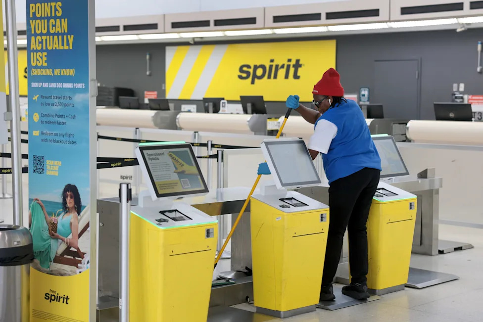 Flamingo Air prizemljen nakon pada aviona na Bahamima — 10 poginulih, istraga u toku