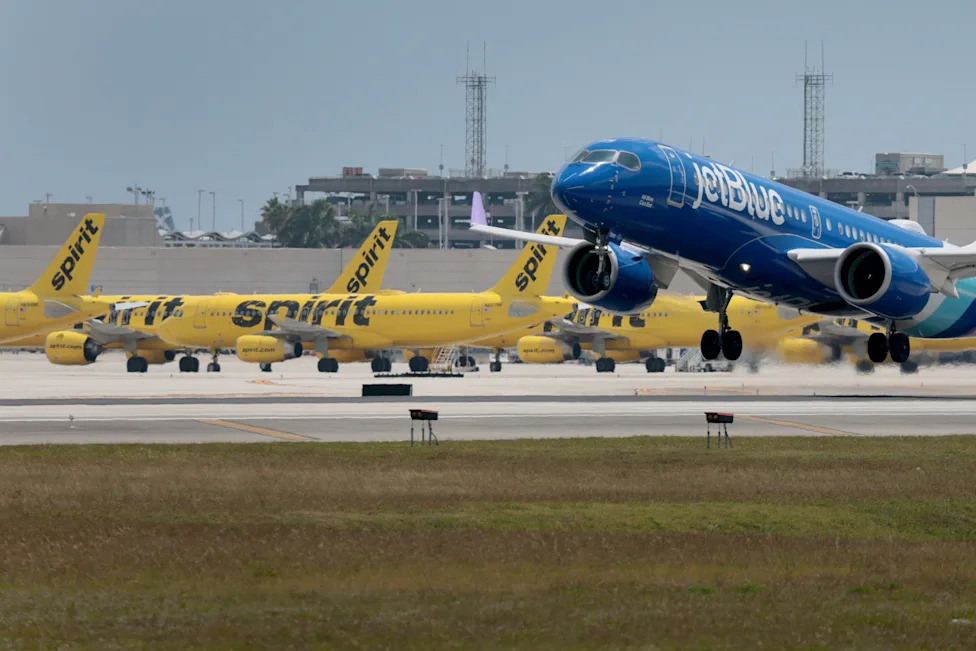 Flamingo Air prizemljen nakon pada aviona na Bahamima — 10 poginulih, istraga u toku