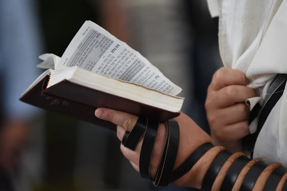 Permanent Daylight Saving Time Could Delay Sunrise Prayers — How the Sunshine Protection Act Would Affect Orthodox Communities
