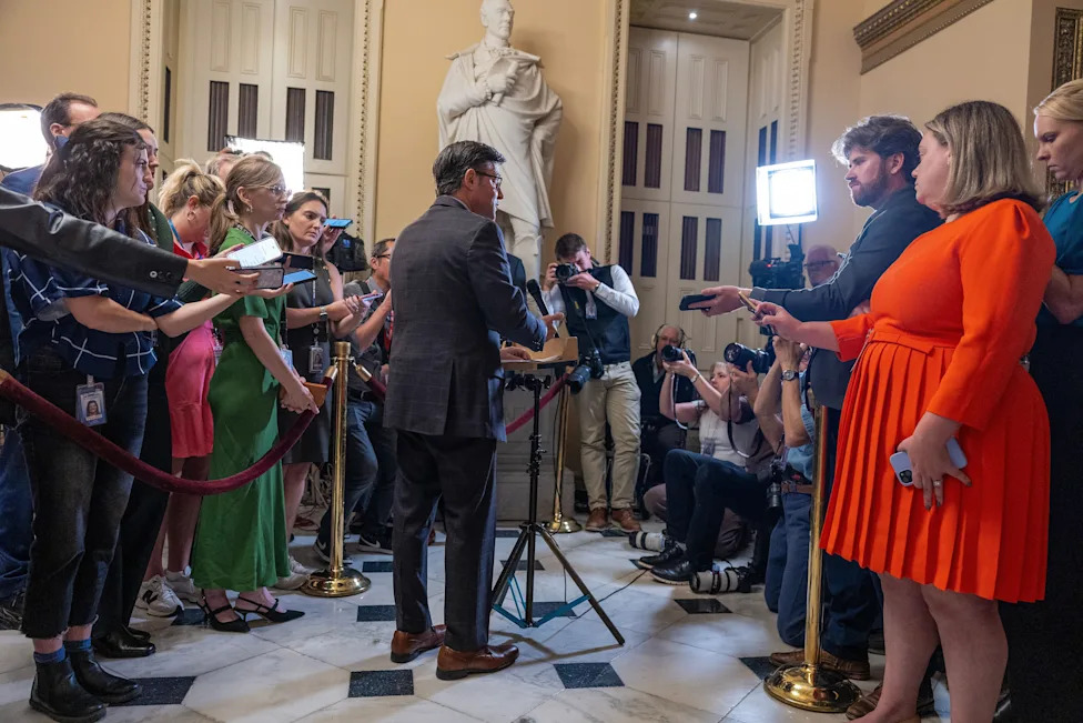 Capitol Hill Considers Ban On Lawmakers Dating Staff As Ethics Overhaul Gains Momentum