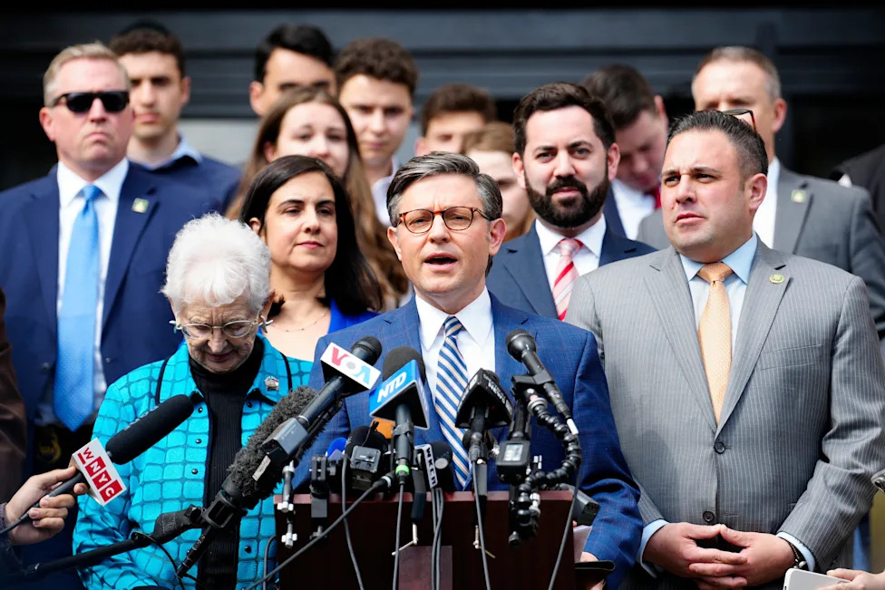 Capitol Hill Considers Ban On Lawmakers Dating Staff As Ethics Overhaul Gains Momentum
