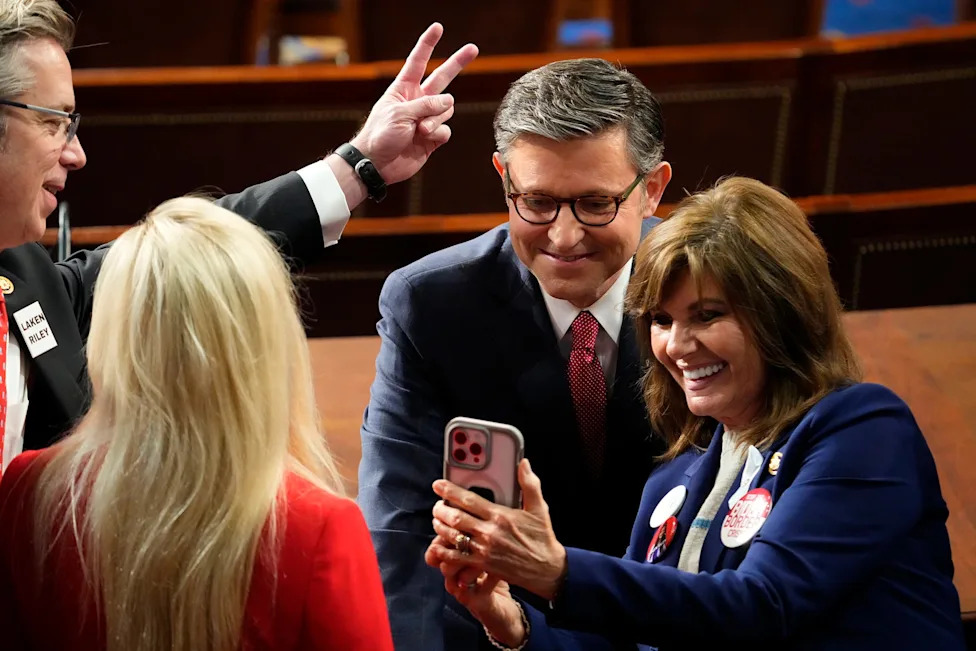 Capitol Hill Considers Ban On Lawmakers Dating Staff As Ethics Overhaul Gains Momentum