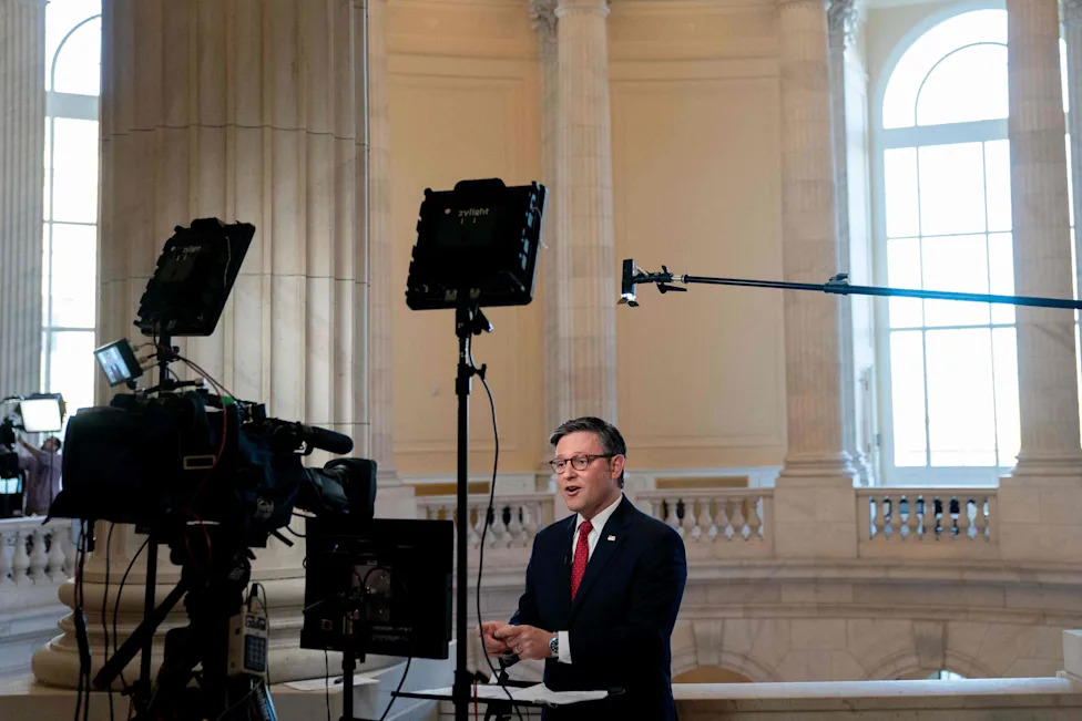 Capitol Hill Considers Ban On Lawmakers Dating Staff As Ethics Overhaul Gains Momentum
