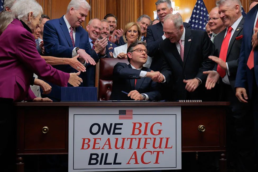 Capitol Hill Considers Ban On Lawmakers Dating Staff As Ethics Overhaul Gains Momentum