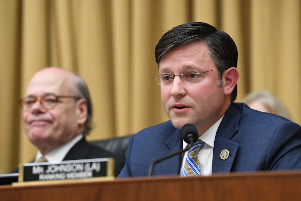 Capitol Hill Considers Ban On Lawmakers Dating Staff As Ethics Overhaul Gains Momentum