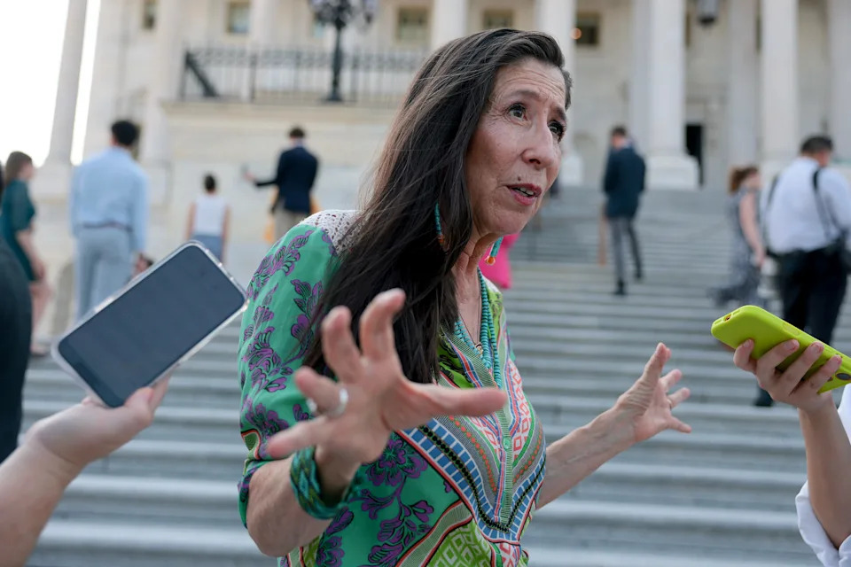 Capitol Hill Considers Ban On Lawmakers Dating Staff As Ethics Overhaul Gains Momentum