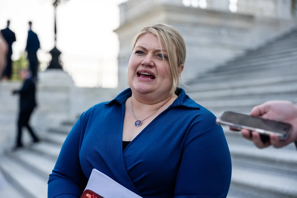 Capitol Hill Considers Ban On Lawmakers Dating Staff As Ethics Overhaul Gains Momentum
