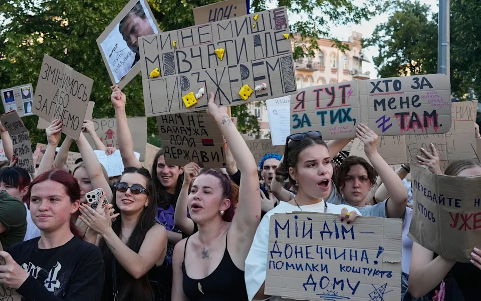 Zelensky Survives Political Storm as Ukraine’s Military Leadership Shifts Toward Innovation