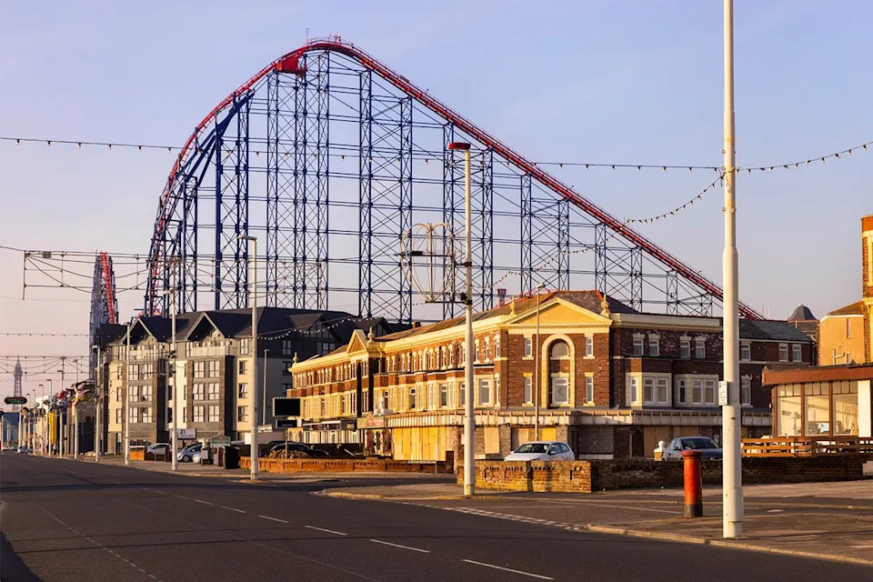 Century-Old Big Dipper Halts Mid-Ride at Blackpool Pleasure Beach — Riders Manually Evacuated