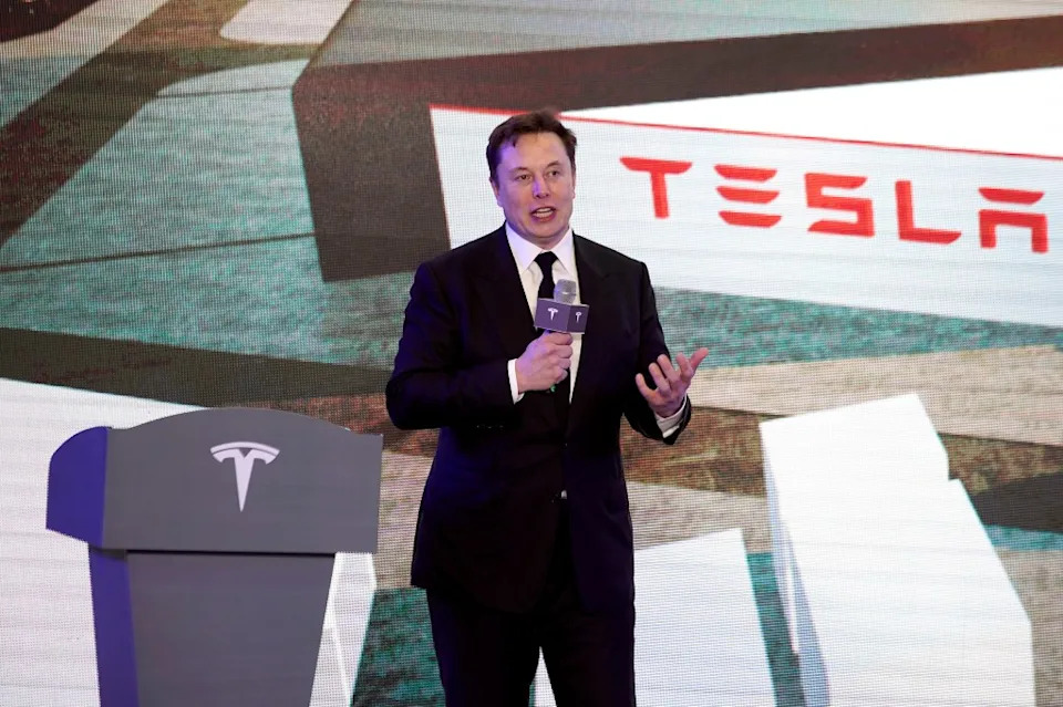 Southern California: Suspect Sought After 13 Teslas Spray-Painted in Irvine Parking Garage