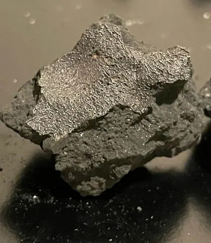 Meteorit Pogodio Kuću u New Jerseyu: NASA Otkrila Drevne Slanice i Aminokiseline Vanzemaljskog Porekla