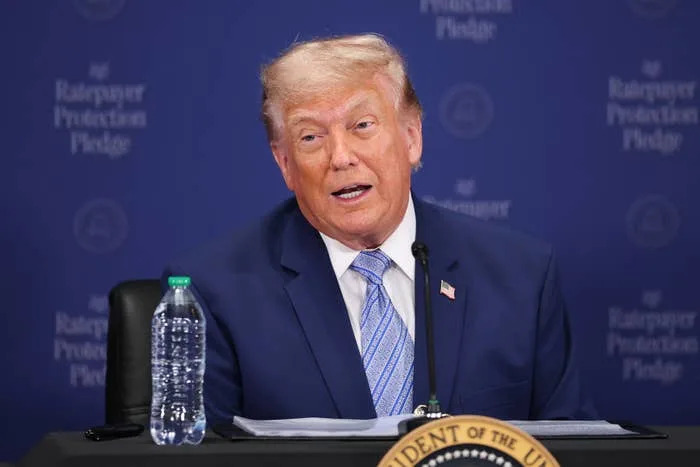 Trump's Bizarre Wind‑Energy Claim Goes Viral, Sparks 'Sundowning' Jokes