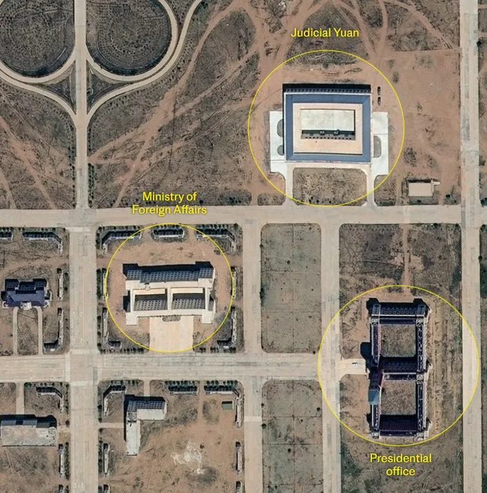 U pustinji: Kina gradi realistične replike američkih ratnih brodova, baza i tajvanskih zgrada za testiranje raketa