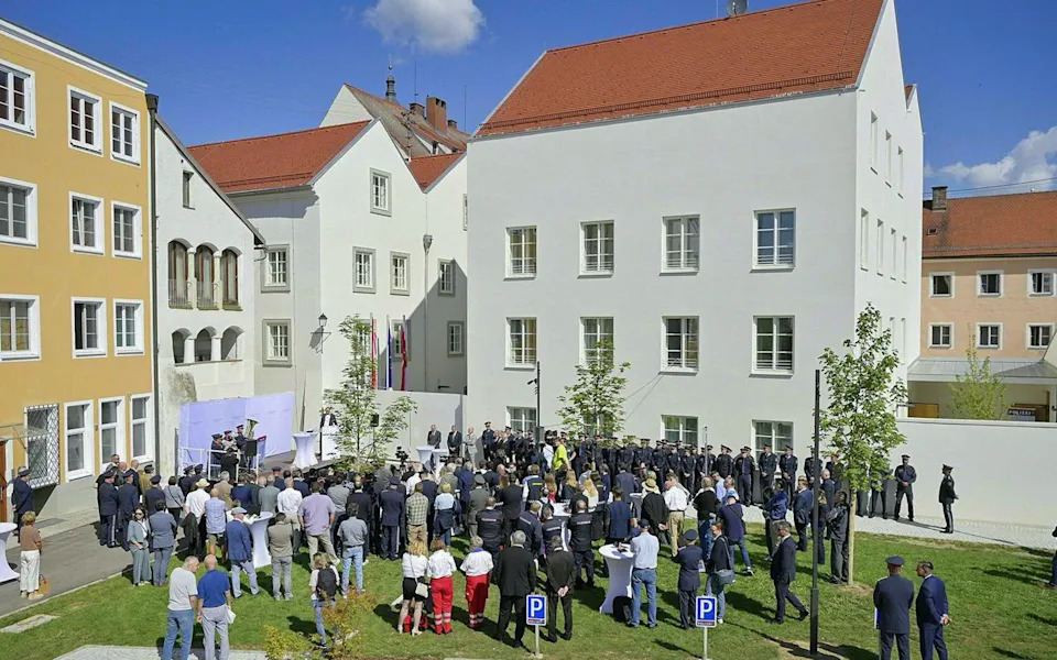 Šta Uraditi Sa Hitlerovim Rodnim Domom? Braunau Između Neutralizacije I Sećanja