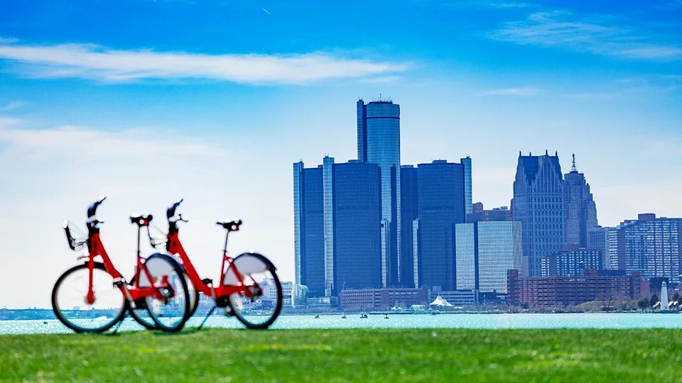 Surge in E-Bike Injuries Sends More Americans to ERs — Experts Urge Helmets and Safer Infrastructure